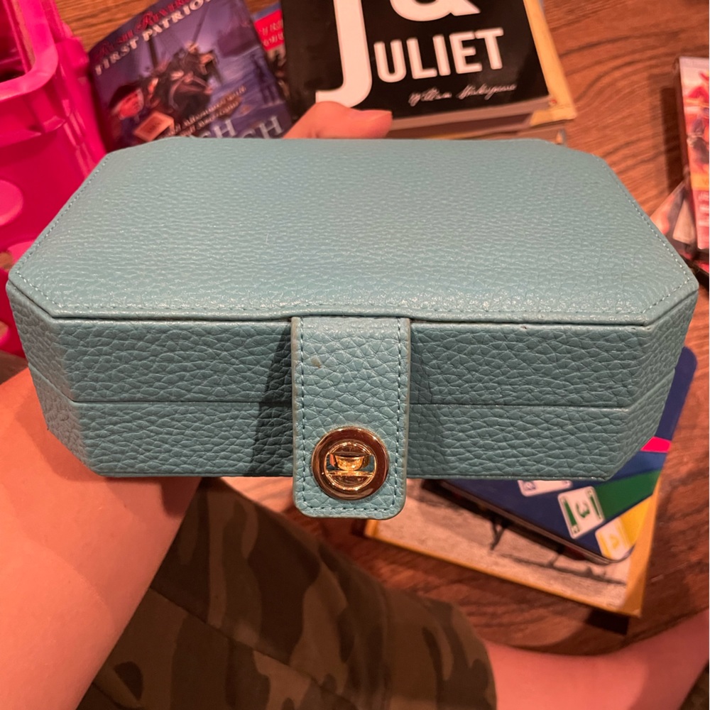 Jewelry box